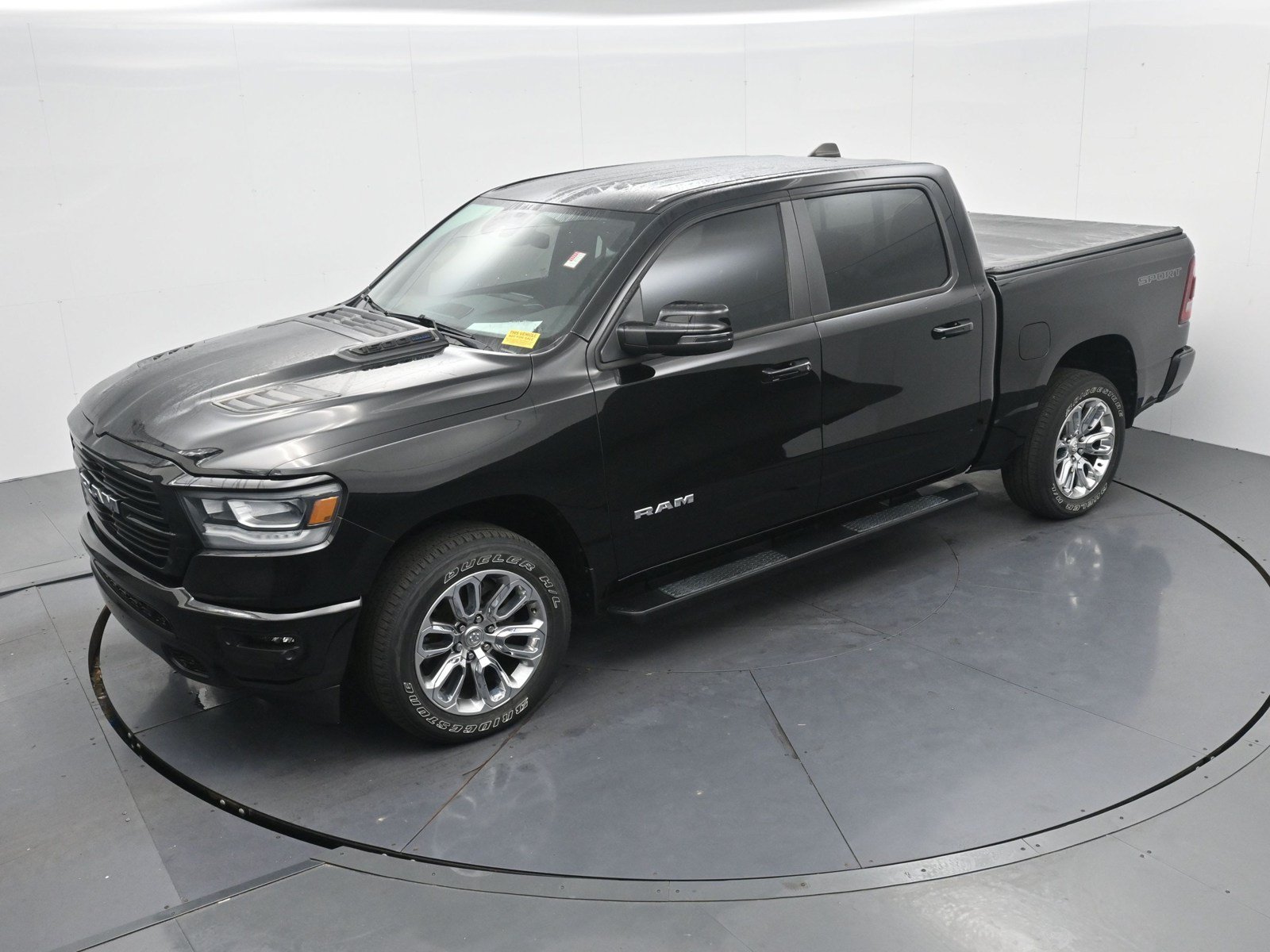 Used 2023 RAM 1500 Laramie AWD/4WD image 16