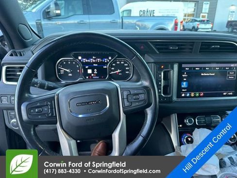 Used 2021 GMC Yukon XL Denali w/ Denali Premium Package image 10
