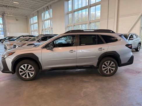 Used 2023 Subaru Outback Premium image 6