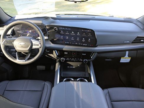 New 2025 Chevrolet Suburban High Country image 15