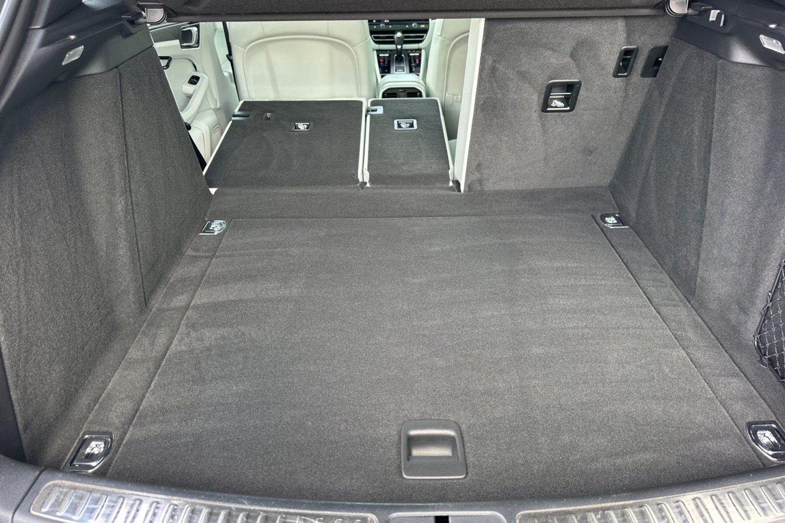Certified 2023 Porsche Macan AWD/4WD image 15