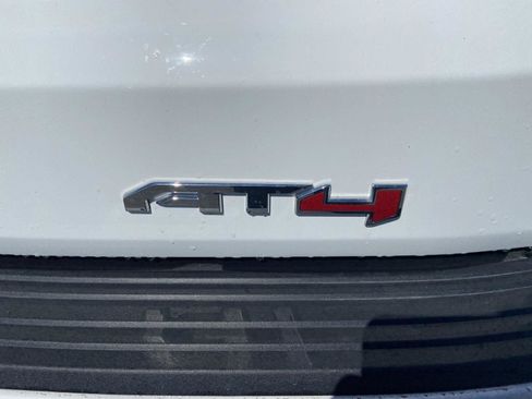 Used 2026 GMC Yukon AT4 w/ AT4 Premium Package AWD/4WD image 39