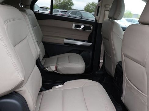 Used 2023 Ford Explorer XLT image 16