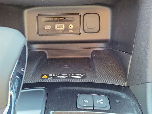 Used 2022 Chevrolet Equinox Premier FWD image 29