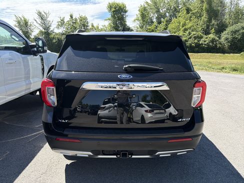 Used 2023 Ford Explorer XLT w/ Equipment Group 202A AWD/4WD image 6