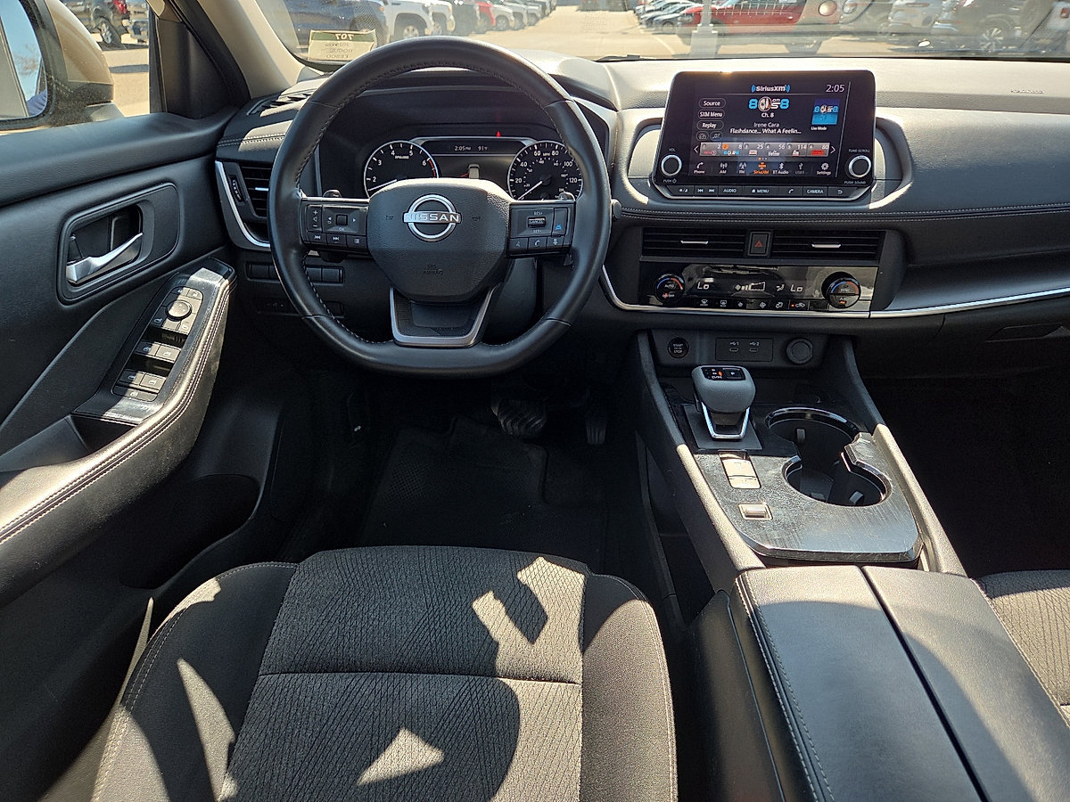 Used 2025 Nissan Rogue SV FWD image 19