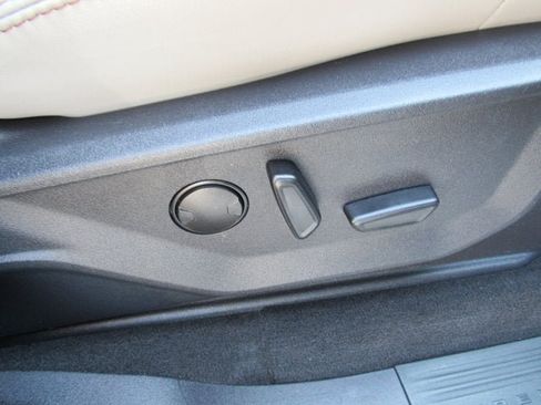 Used 2025 Ford Expedition Active AWD/4WD image 34