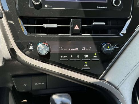 Used 2022 Toyota Camry SE FWD image 9