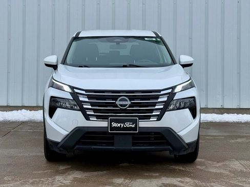 Used 2024 Nissan Rogue SV image 8