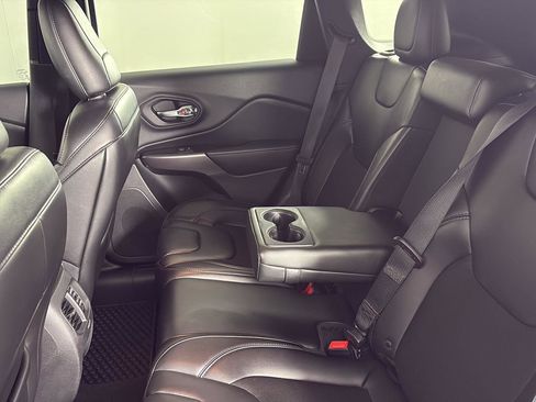 Used 2019 Jeep Cherokee Latitude Plus w/ Comfort/Convenience Group image 21