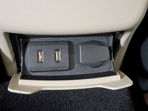 Certified 2021 Mercedes-Benz C 300 4MATIC Sedan image 34