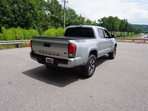 Used 2018 Toyota Tacoma TRD Sport AWD/4WD image 20