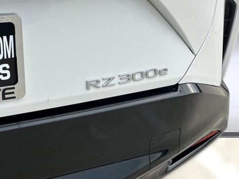 Used 2025 Lexus RZ 300e image 19