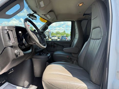 Used 2018 Chevrolet Express 2500 w/ Driver Convenience Package RWD image 15