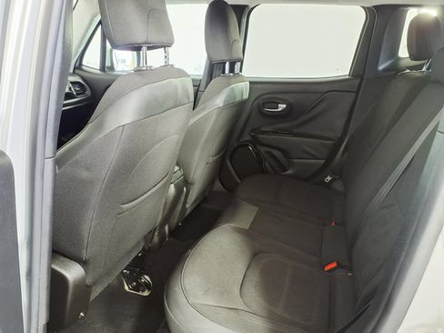 Used 2017 Jeep Renegade Altitude FWD image 9