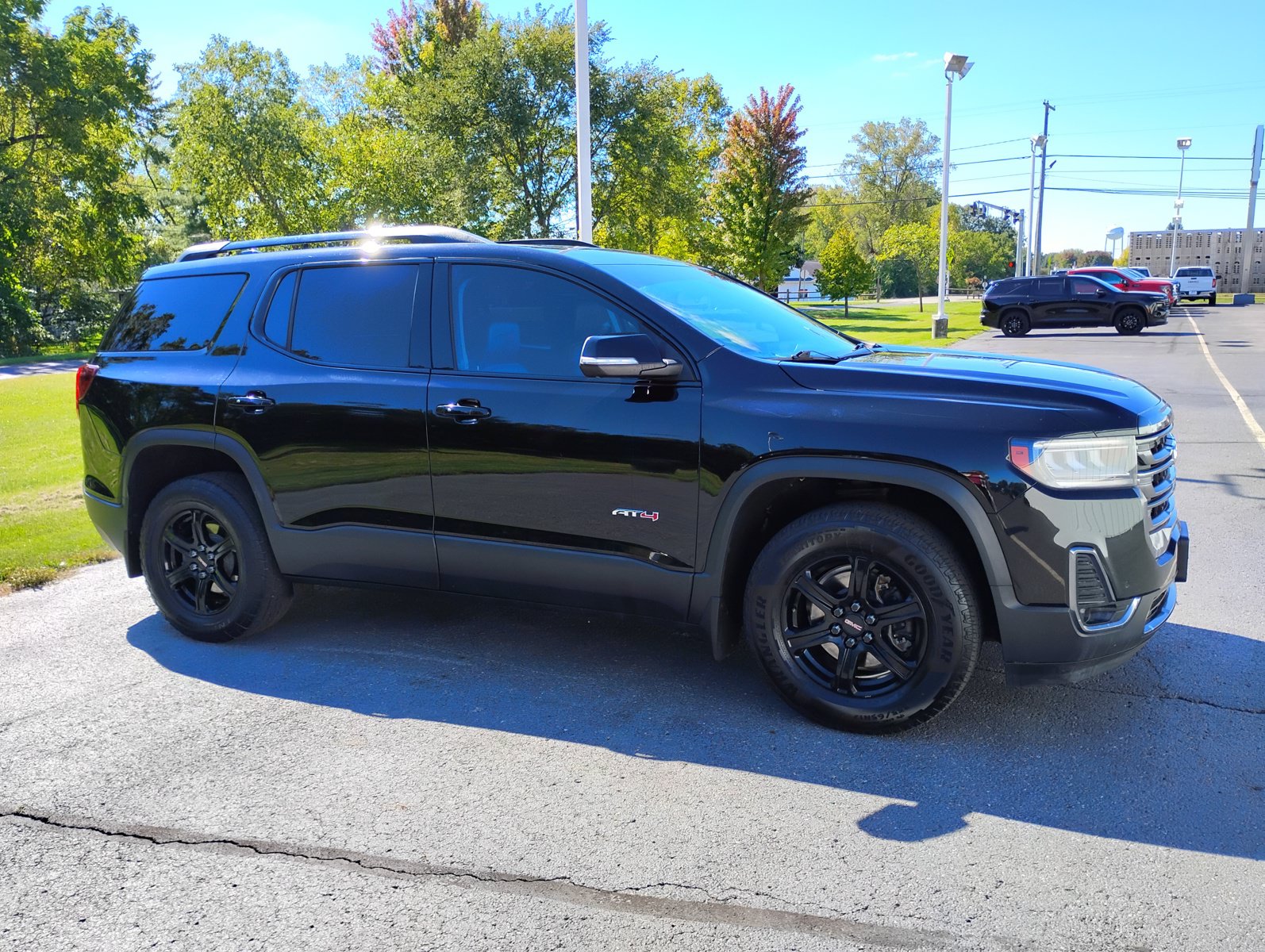 Used 2021 GMC Acadia AT4 w/ Technology Package AWD/4WD image 4