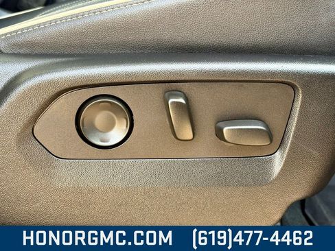 Used 2021 GMC Yukon SLT w/ SLT Premium Package image 26