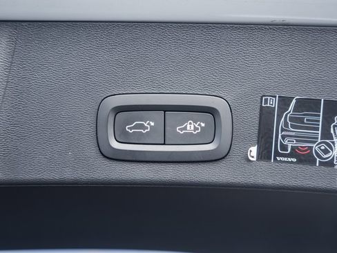 Used 2021 Volvo XC40 P8 Recharge w/ Advanced Package image 10