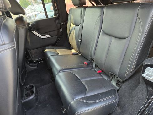 Used 2016 Jeep Wrangler Unlimited Rubicon AWD/4WD image 14
