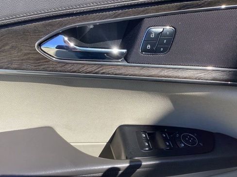 Used 2017 Lincoln MKX Select w/ Select Plus Package AWD/4WD image 23