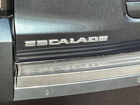 Used 2019 Cadillac Escalade Premium Luxury image 24