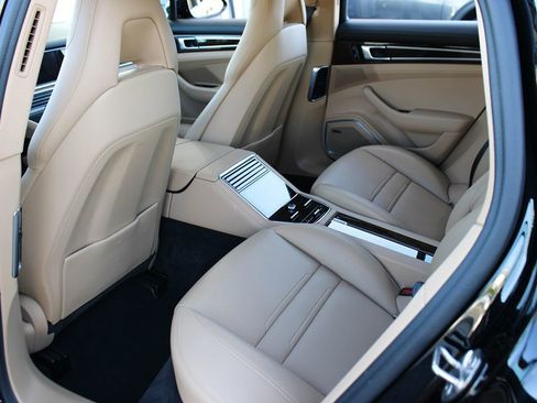 Used 2021 Porsche Panamera w/ Premium Package image 17