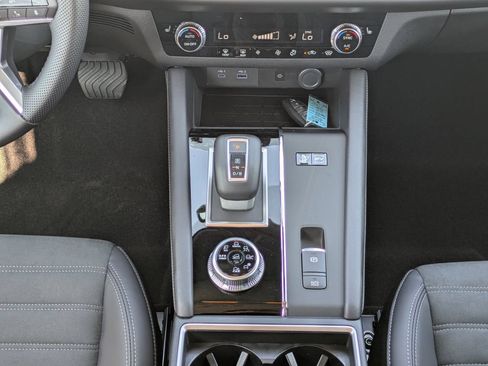 New 2025 Mitsubishi Outlander SE AWD/4WD image 19