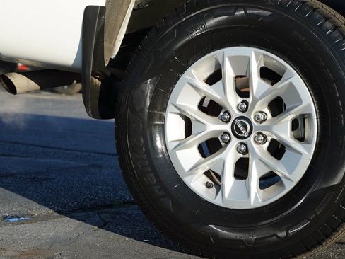 Used 2024 Nissan Frontier SV w/ Technology Package image 44