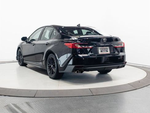 Used 2025 Toyota Camry SE FWD image 8