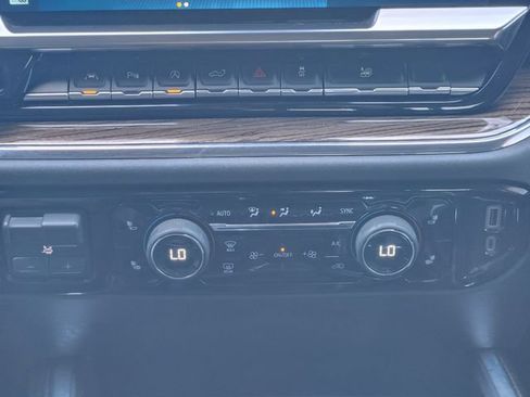 Used 2023 Chevrolet Silverado 1500 RST w/ Convenience Package II AWD/4WD image 17