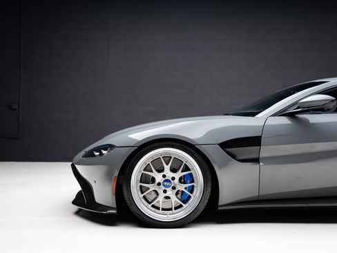 Used 2020 Aston Martin V8 Vantage Coupe RWD image 19