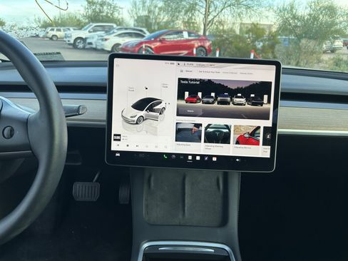 Used 2023 Tesla Model 3 Standard Range image 21