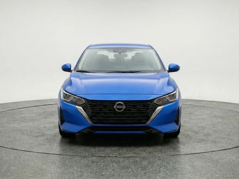 Used 2025 Nissan Sentra SV image 2