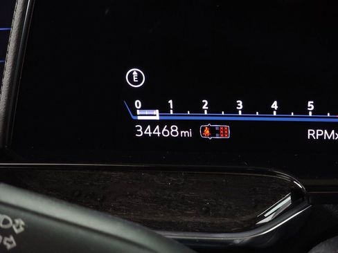 Used 2022 Cadillac Escalade Premium Luxury image 25