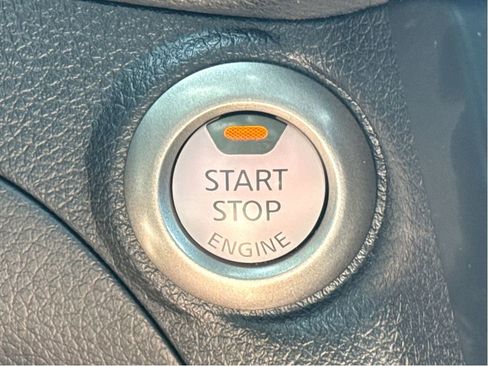 Used 2018 Nissan Sentra SV FWD image 18