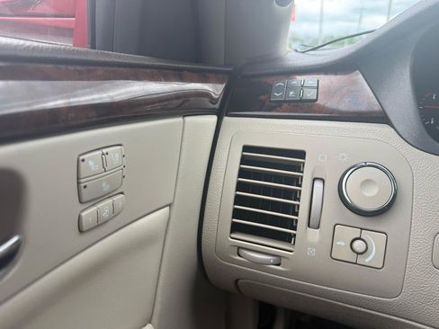 Used 2010 Cadillac DTS Luxury FWD image 14