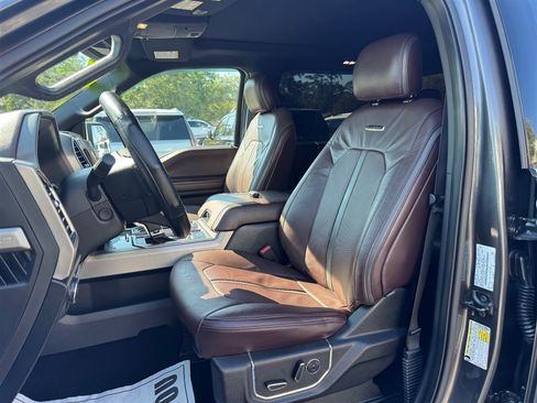 Used 2015 Ford F150 Platinum w/ Equipment Group 701A Luxury AWD/4WD image 19