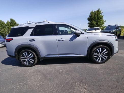 Certified 2024 Nissan Pathfinder Platinum AWD/4WD image 5