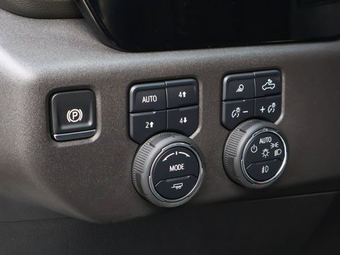 Used 2025 Chevrolet Silverado 1500 LT Trail Boss w/ LT Trail Boss Premium Package AWD/4WD image 24