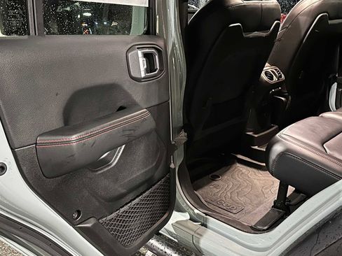 Used 2024 Jeep Wrangler Unlimited Rubicon w/ Capability Package image 16