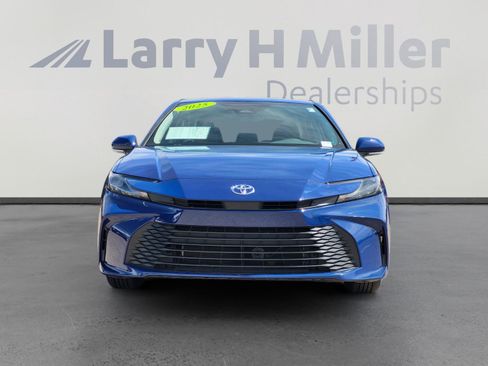 Used 2025 Toyota Camry LE image 2