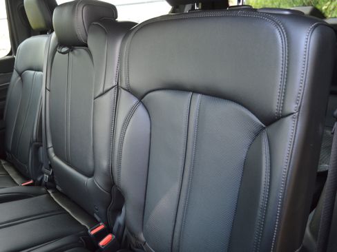 Used 2025 Jeep Wagoneer 4WD w/ Convenience Group I image 32