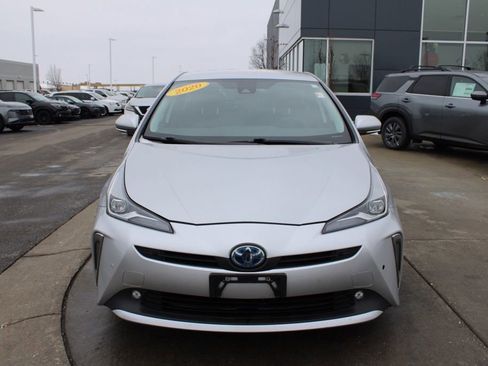 Used 2020 Toyota Prius LE image 2