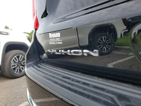 Used 2023 GMC Yukon XL SLT w/ SLT Premium Package RWD image 7
