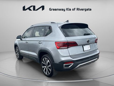 Used 2022 Volkswagen Taos SE FWD image 4