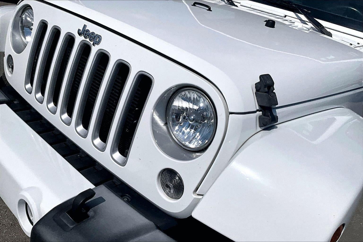 Used 2016 Jeep Wrangler Unlimited Sahara w/ Connectivity Group AWD/4WD image 24