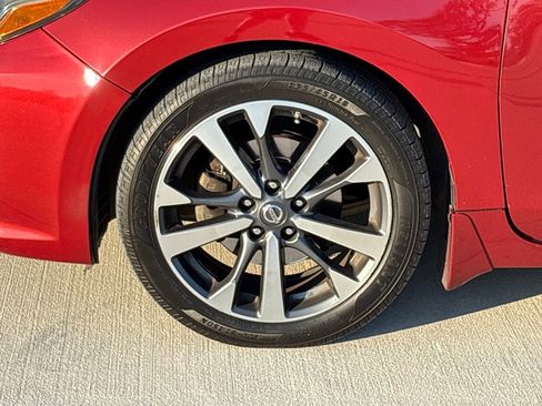 Used 2016 Nissan Altima 2.5 SR image 12