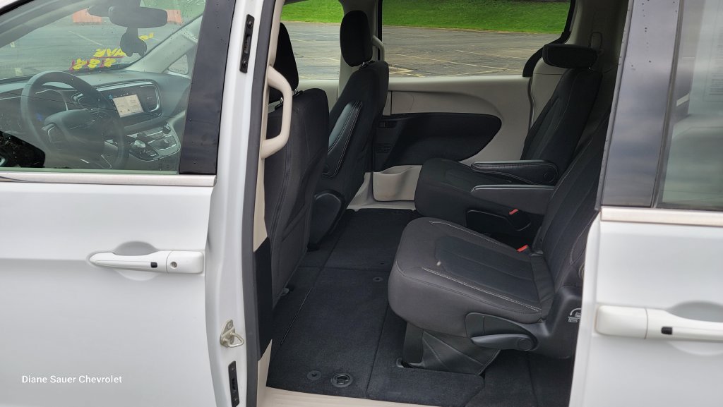 Used 2023 Chrysler Voyager LX FWD image 26
