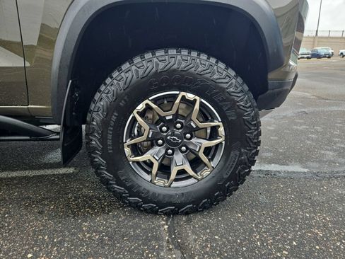 Used 2024 Chevrolet Colorado ZR2 w/ ZR2 Convenience Package III AWD/4WD image 17