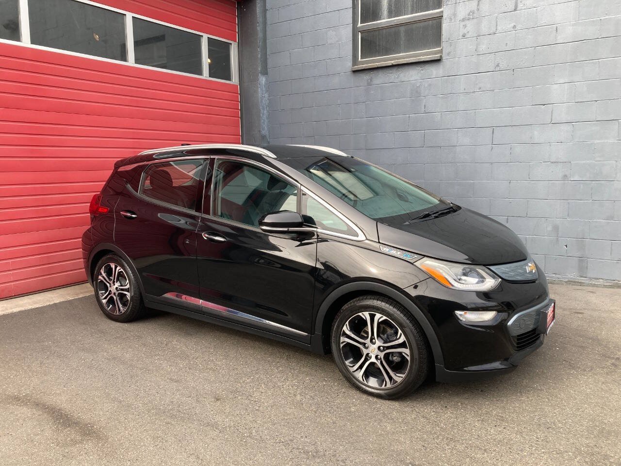 Used 2017 Chevrolet Bolt Premier w/ Driver Confidence II Package FWD image 1